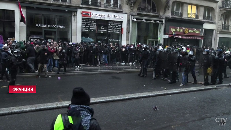 Более 450 тысяч французов приняли участие в акции протеста против пенсионной реформы-1