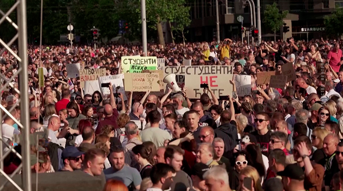 Зеленский потребовал у Вучича ввести санкции против России. Как протесты в стране используют в виде рычага давления?