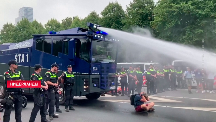 200 экоактивистов задержали в Нидерландах на акции протеста-1