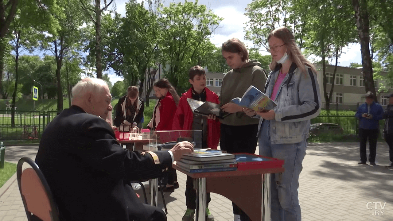 Можно узнать всё о подводном мире и историю уникальных личностей-адмиралов. Показываем необычный мобильный музей на колёсах-4