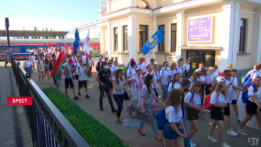 «Мы с собой несём огромное полотнище государственного флага». Участники молодёжного поезда побывали в Брестской крепости-19