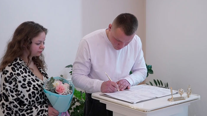 Молодожёны из Борисова зарегистрировали брак в ЗАГСе, а после проголосовали на выборах