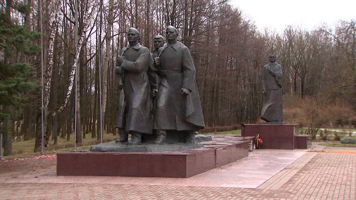 В Жодино отреставрируют монумент советской женщине, провожающей сыновей на войну