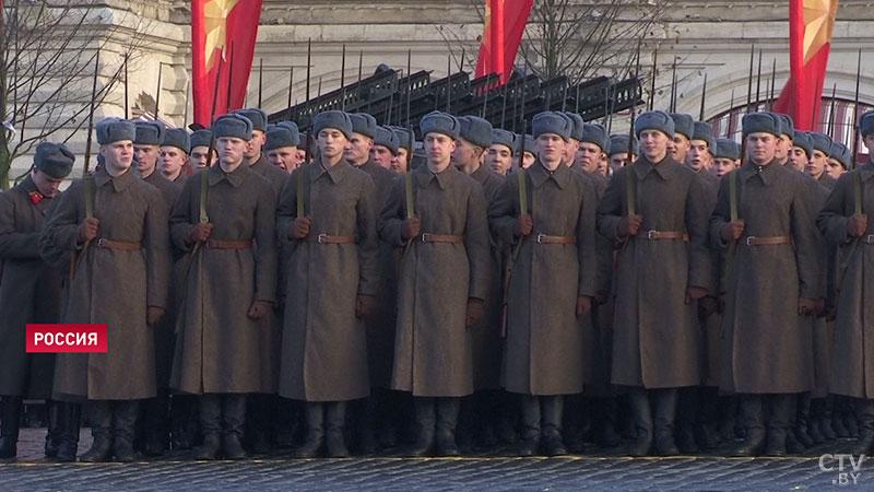 В Москве на Красной площади прошёл торжественный марш в честь годовщины парада 1941 года-14