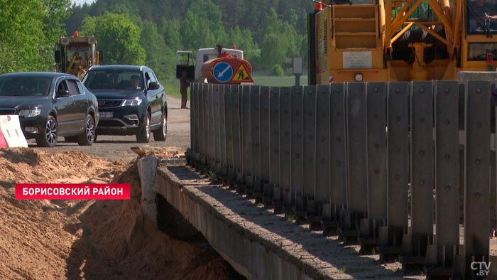 «Здесь нагрузка достаточная». На месте обрушившегося возле Борисова моста открыли временный переезд-7