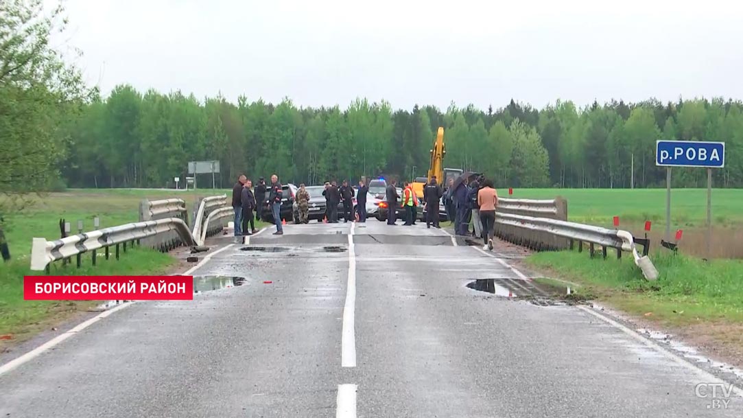 «Уже не успел ни среагировать, ничего». Мост в Борисовском районе обрушился прямо под машинами, и вот что там происходит сейчас-22