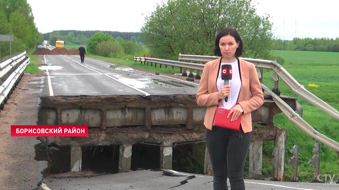 «Уже не успел ни среагировать, ничего». Мост в Борисовском районе обрушился прямо под машинами, и вот что там происходит сейчас-19