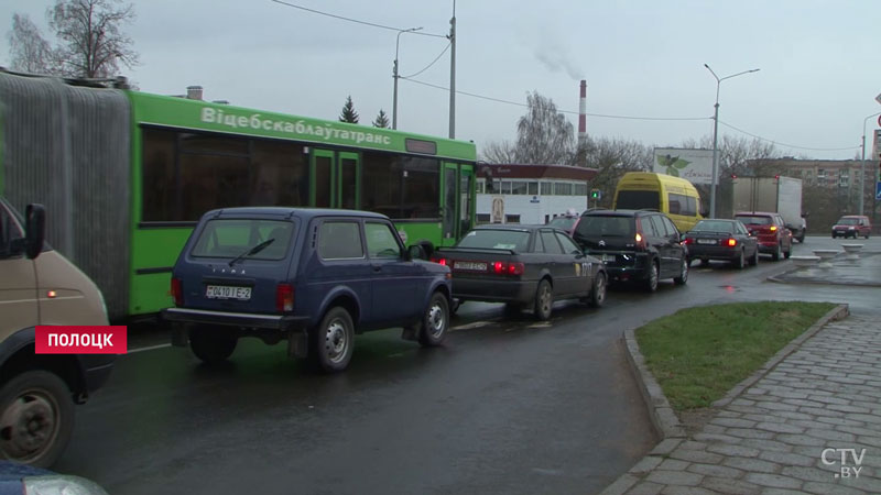 «Дети вываливались из автобуса». Ремонт моста в Полоцке стал причиной транспортного коллапса-7