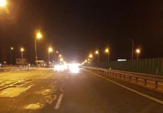На МКАД мотоциклист сбил пешехода, который переходил дорогу вне перехода  