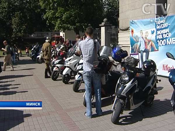 Парад мотоциклистов в костюмах и вечерних платьях прошел в Минске