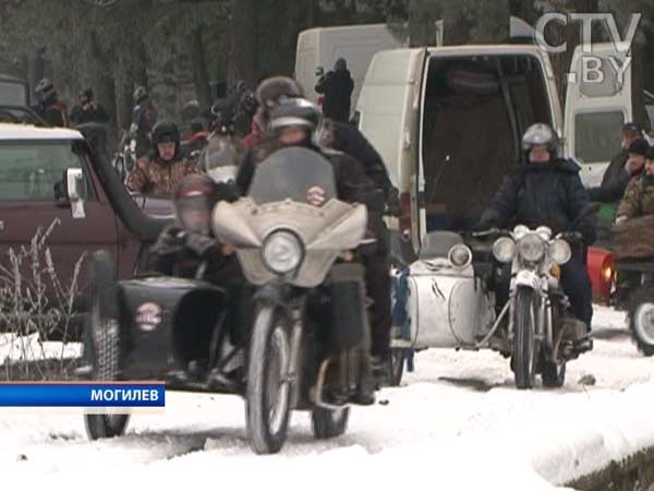 В Могилеве прошел зимний мотопробег: более 50 экипажей и 70 км бездорожья