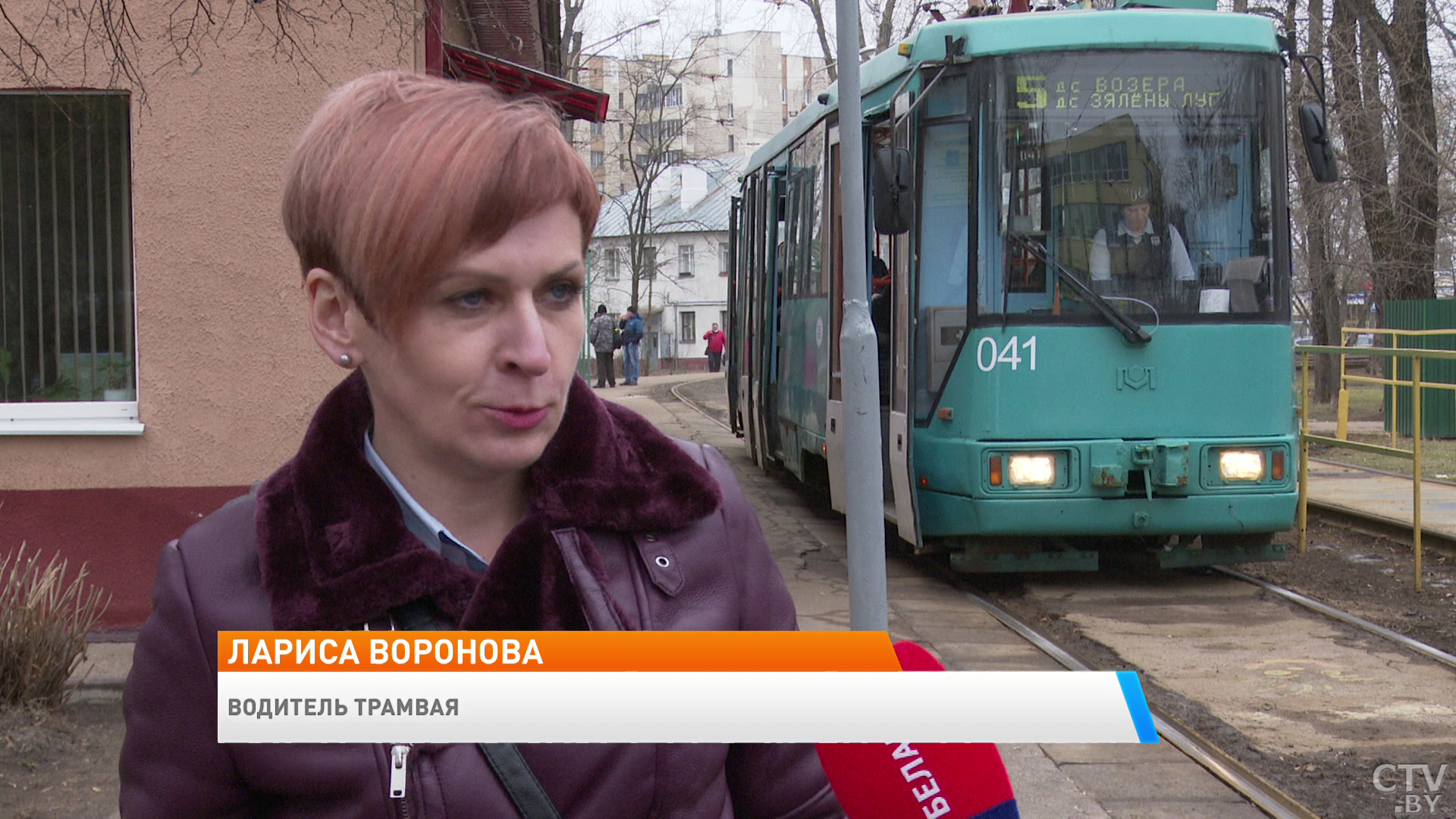 «Раз в году, наверное, можно увидеть всех мужчин с цветами». Как проходит 8 марта у женщин, которые работают в этот день -1