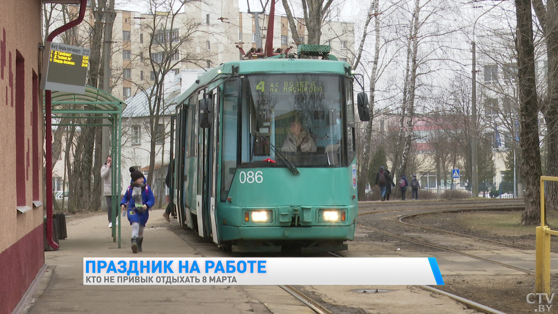 «Раз в году, наверное, можно увидеть всех мужчин с цветами». Как проходит 8 марта у женщин, которые работают в этот день -4