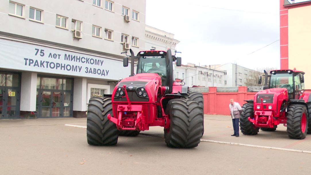 Александр Карелин сам управлял самым большим трактором МТЗ. И вот, что сказал после