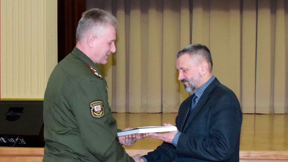 Проект с символичным названием. Сергей Мусиенко презентовал учебное издание о Беларуси