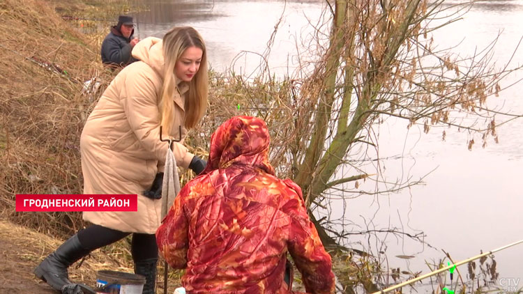 Рыбаки оставляют горы мусора в деревне под Гродно – как будут решать проблему?-13