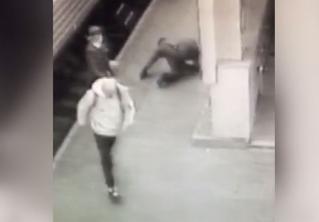 В Минске пьяный мужчина ударил начальника поезда, который не позволил ему войти в вагон