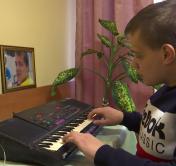 «Я отдыхаю, когда пою». Парень с ограниченными возможностями из Логойска даёт концерты и хочет создать вокальную группу «Я отдыхаю, когда пою». Парень с ограниченными возможностями из Логойска даёт концерты и хочет создать вокальную группу