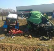 Под Барановичами Peugeot столкнулся с трактором: погибла женщина  