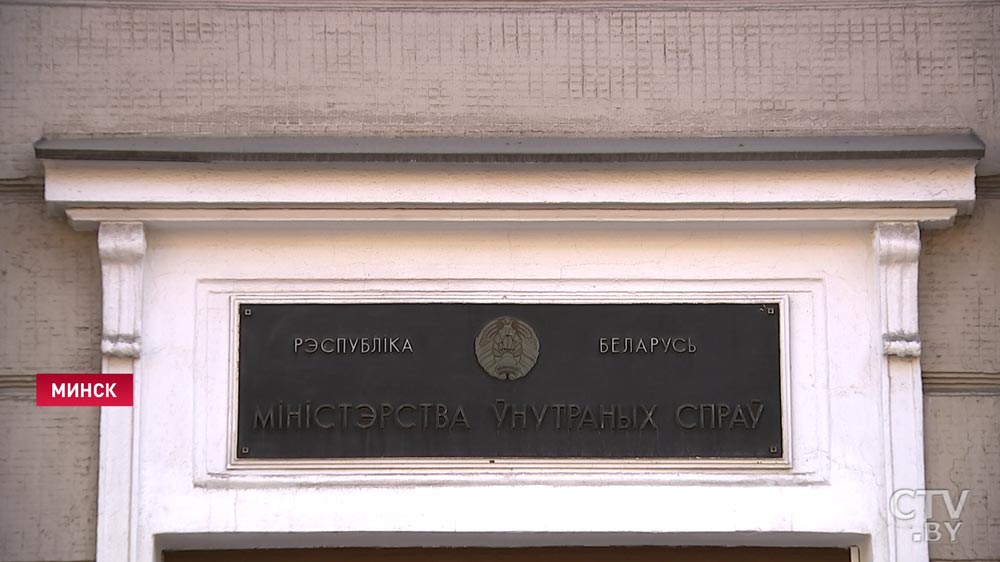 Трёшку возле метро предлагала за 25 тысяч долларов. Подробности задержания мошенницы в Минске-4