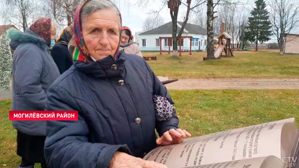 «Мы должны помнить о том, что было». В агрогородке Семукачи увековечили историю в железных книгах -10