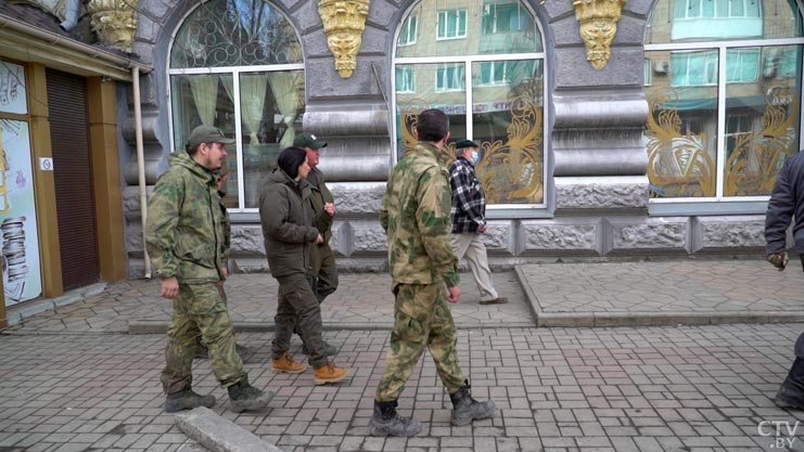 «Хорошо понимаешь, что никто не застрахован от внезапной смерти». Ксения Лебедева – о поездках на Донбасс, войне и Батьке-34