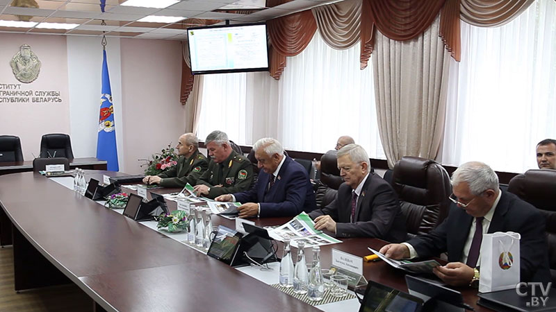 «Они не останавливаются в своём развитии». Михаил Мясникович посетил Институт пограничной службы Беларуси-7 «Они не останавливаются в своём развитии». Михаил Мясникович посетил Институт пограничной службы Беларуси-7