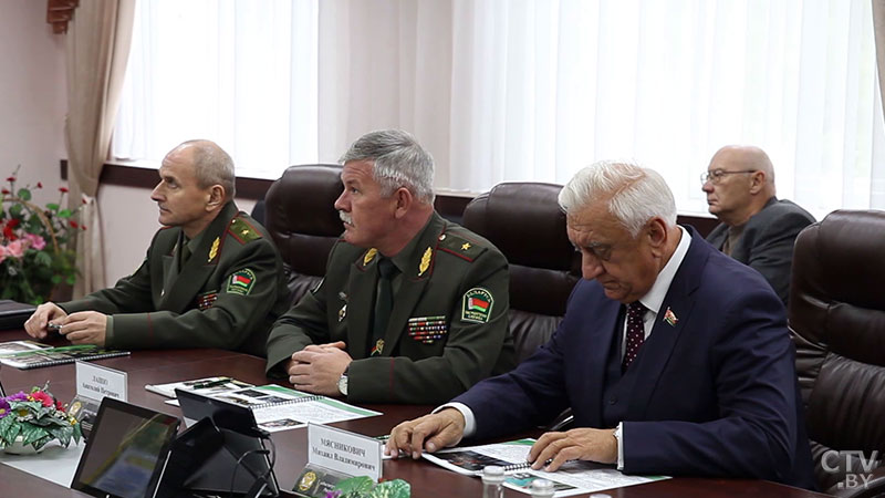 «Они не останавливаются в своём развитии». Михаил Мясникович посетил Институт пограничной службы Беларуси-6 «Они не останавливаются в своём развитии». Михаил Мясникович посетил Институт пограничной службы Беларуси-6