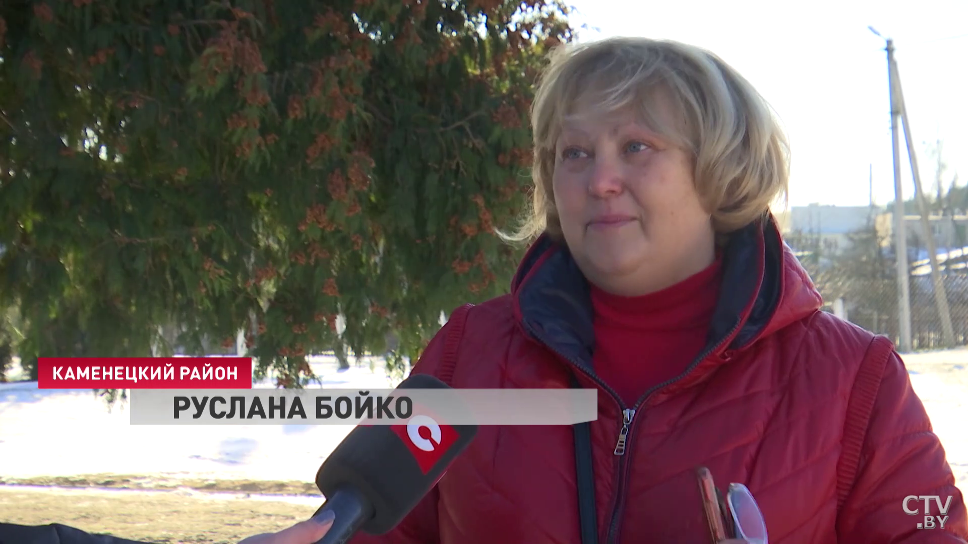 Те, кто были ярыми противниками, сами приходят. На что идут медики в деревнях, чтобы вакцинировать местных?-28