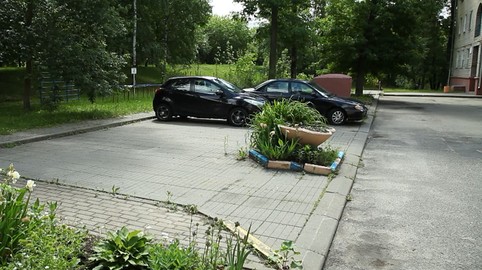 «Будет асфальт». Всем ли нужны дополнительные парковочные места и почему об этом не оповещают местных жителей? «Будет асфальт». Всем ли нужны дополнительные парковочные места и почему об этом не оповещают местных жителей?