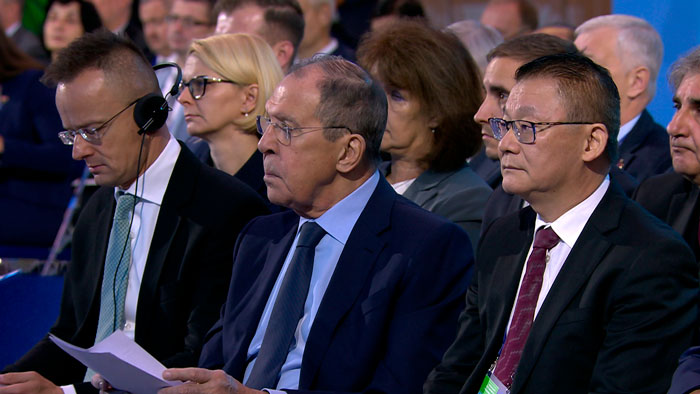 На конференции в Минске замечены главы МИД России и Венгрии