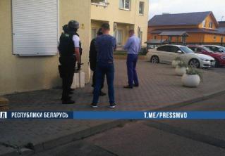В Минске мужчина с ножом угрожал женщине. Нападавшего задержал наряд ОМОН