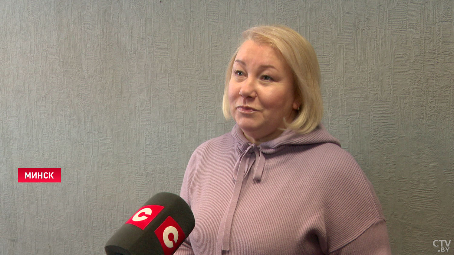 «Приезжайте, вашего автомобиля практически нет». На новую машину минчанки упала балка с крыши 9-этажки-1