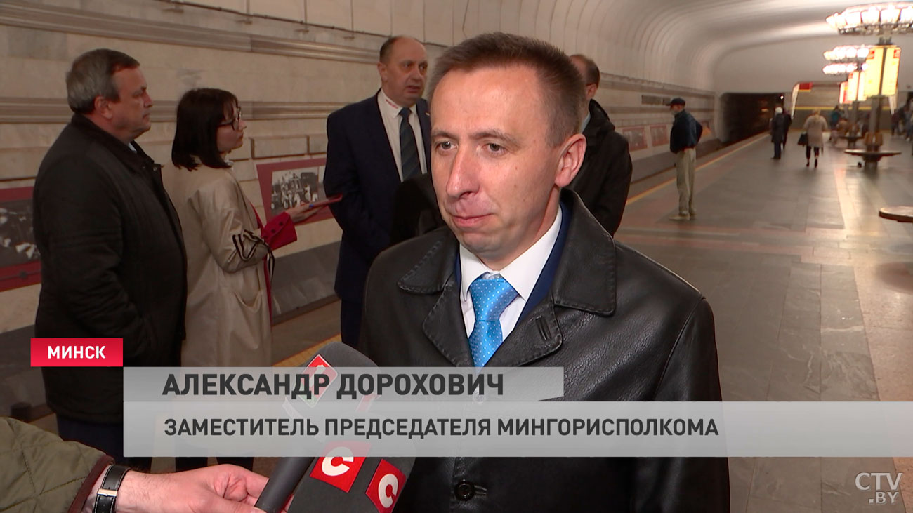 В честь юбилея МТЗ. На станции метро «Тракторный завод» открылась необычная фотовыставка-7