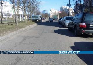 В Гродно Peugeot сбил школьницу, которая выбежала на дорогу 