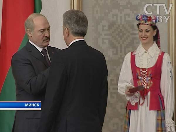Александр Лукашенко вручил государственные награды заслуженным людям Беларуси Александр Лукашенко вручил государственные награды заслуженным людям Беларуси
