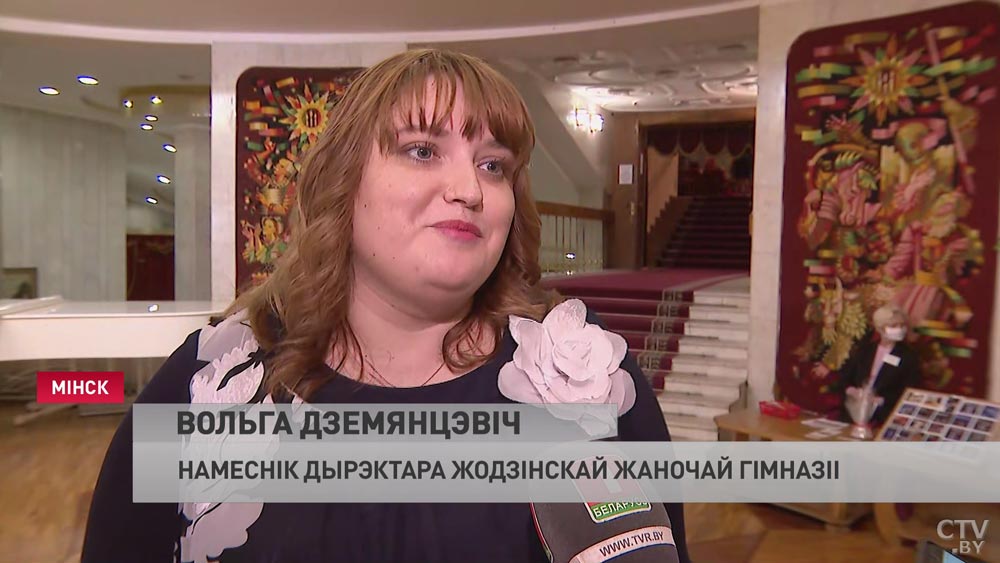 «Стараюсь проявить себя во всём вместе со своими детьми». Лучшим педагогам Минской области вручили награды -7
