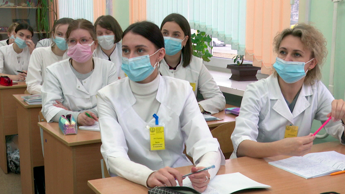 Рентгенологи, наркологи, педиатры. На какие специальности можно получить целевое в медицинский колледж?