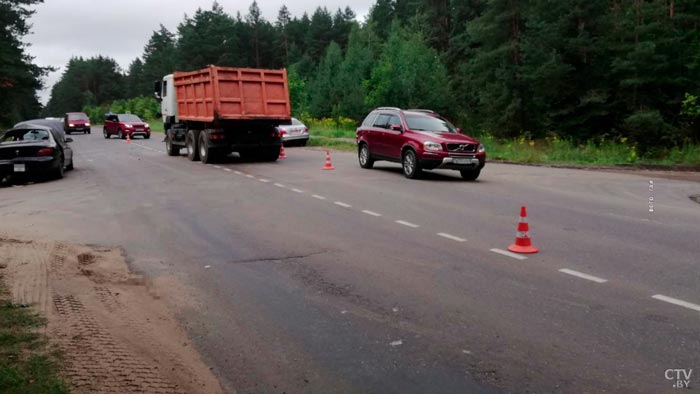 Hyundai не уступил дорогу МАЗу в Минском районе – водитель и пассажир иномарки в больнице-1