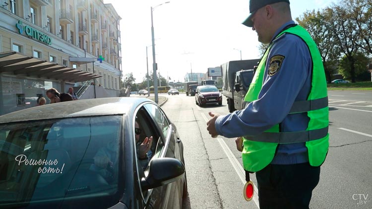 Решил скрыться с места, не дожидаясь ГАИ. В Минске на глазах журналиста задержали таксиста-нарушителя-12