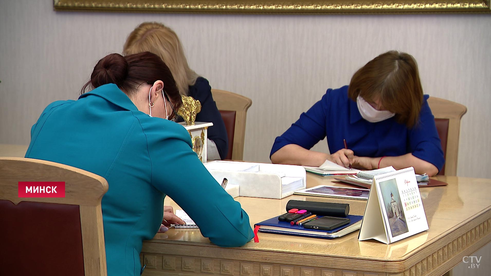 Ремонт дорог, трудоустройство и другие вопросы: Наталья Кочанова провела прямую телефонную линию-4