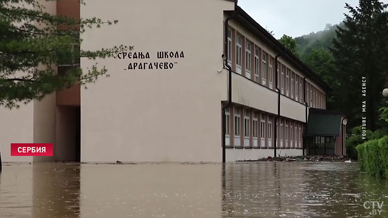 В Сербии из-за сильных наводнений уничтожено 16 мостов, затоплено сотни домов-5