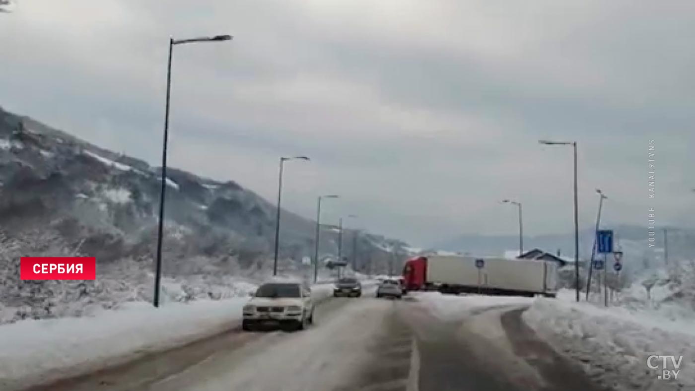 Непогода парализовала жизнь в Албании и Сербии. В Болгарии введён режим ЧС-1