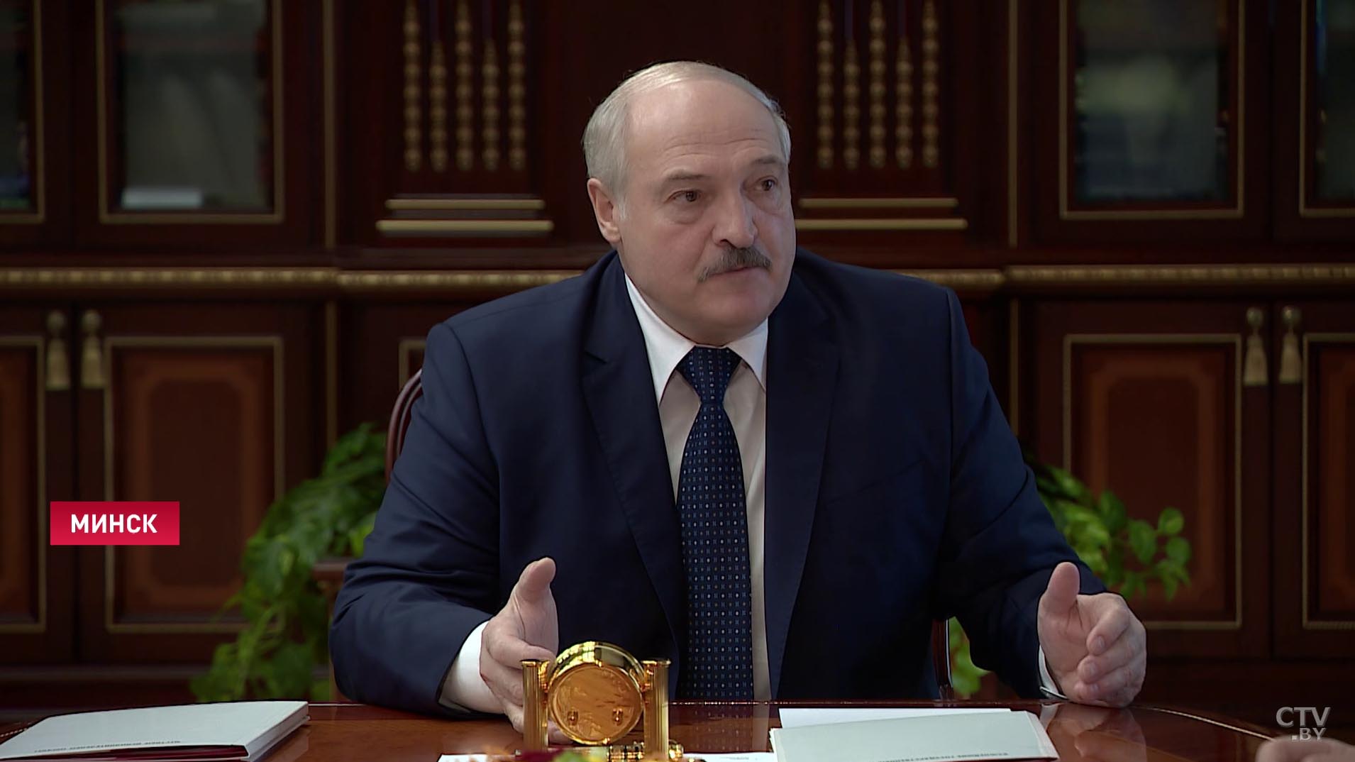 Александр Лукашенко: люди вдруг прозрели, особенно минчане, они увидели, кто рвётся к власти, кто может прийти к власти-1 Александр Лукашенко: люди вдруг прозрели, особенно минчане, они увидели, кто рвётся к власти, кто может прийти к власти-1