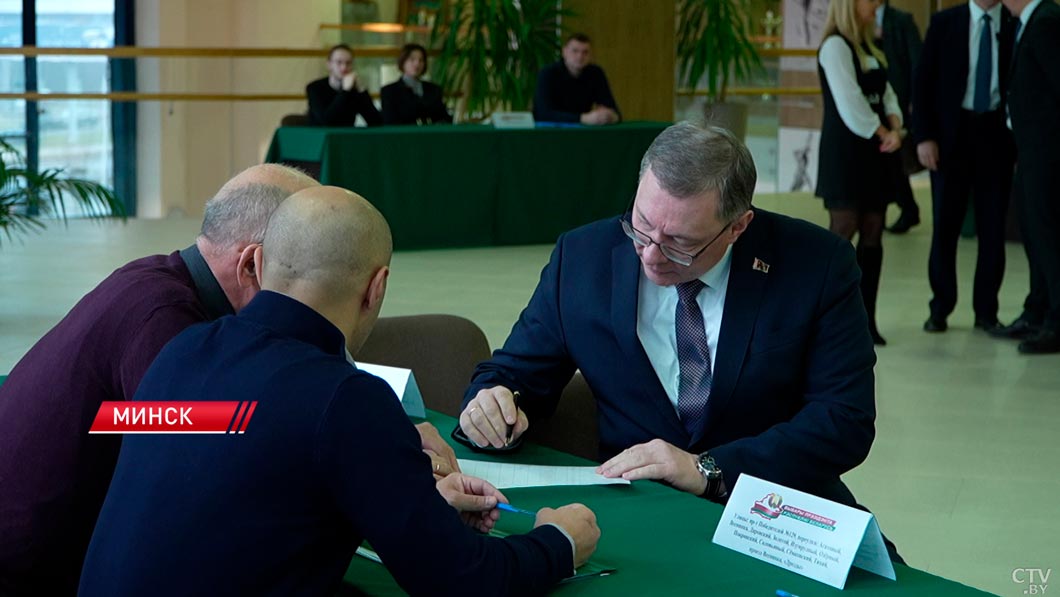 Всё пройдёт спокойно, угрозы исходят только от Запада. Генпрокурор досрочно проголосовал на выборах-2