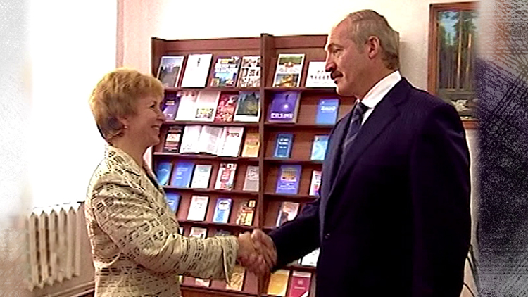 Она встречала Лукашенко на открытии БарГУ в 2004-м! Что случилось в день визита Первого? Узнали у Лилии Горбуновой