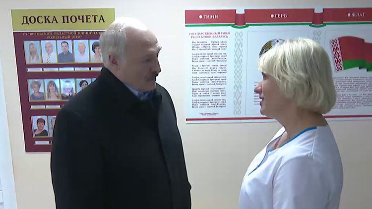 К чему привёл тет-а-тет с Лукашенко? Главврач роддома о визите Президента в «красную» зону