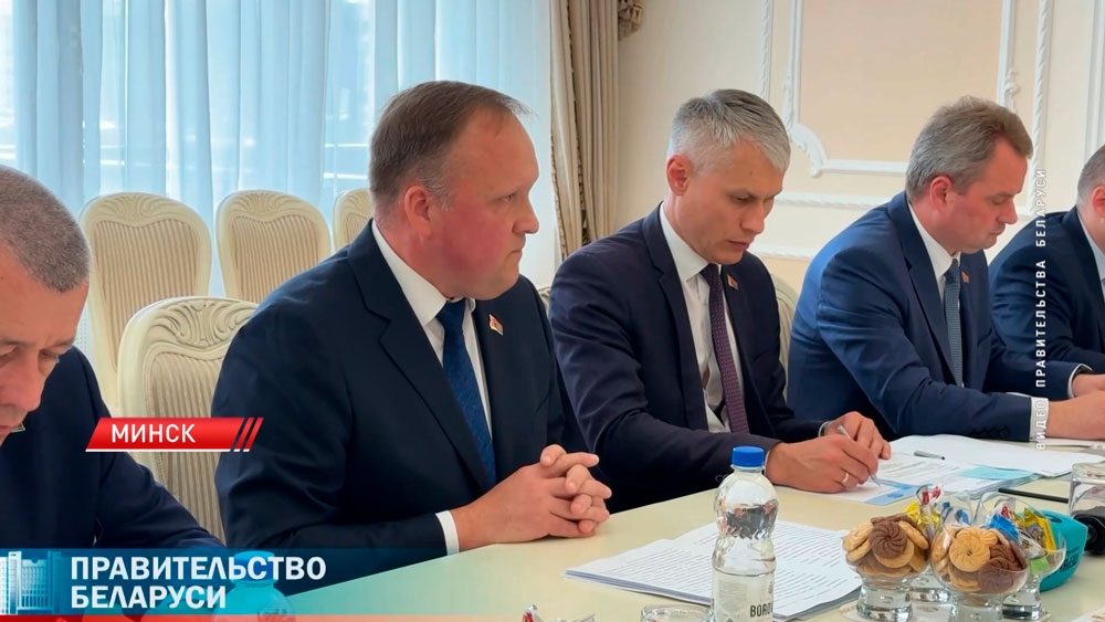 В Совмине встретились с делегациями российских регионов-8