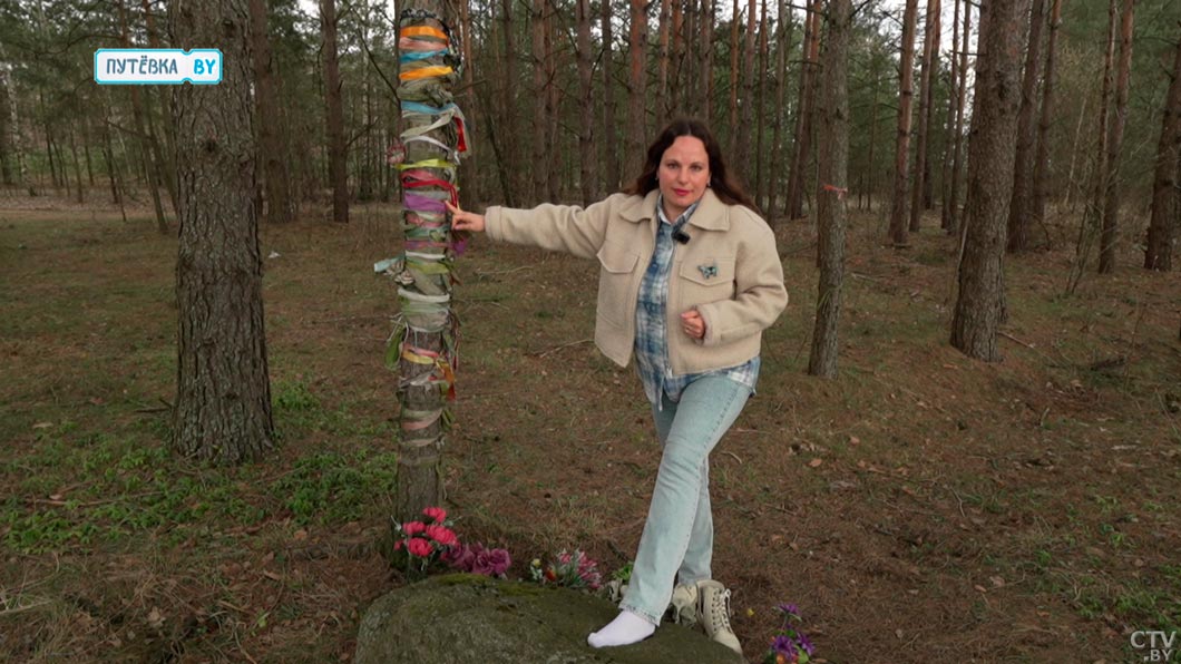 Говорят, сама Божья Матерь оставила след на этом камне! Показываем чудесный валун в деревне Мишевичи-8
