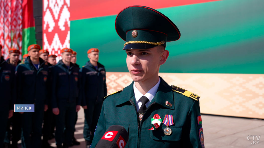 Это самый большой флаг в истории Беларуси! Смотрите, как отметили День государственных символов-2 Это самый большой флаг в истории Беларуси! Смотрите, как отметили День государственных символов-2
